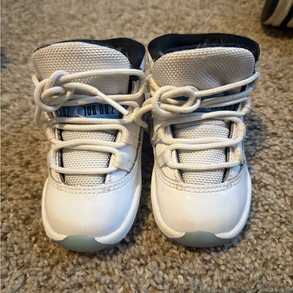 Jordan 11 Legend Blue
